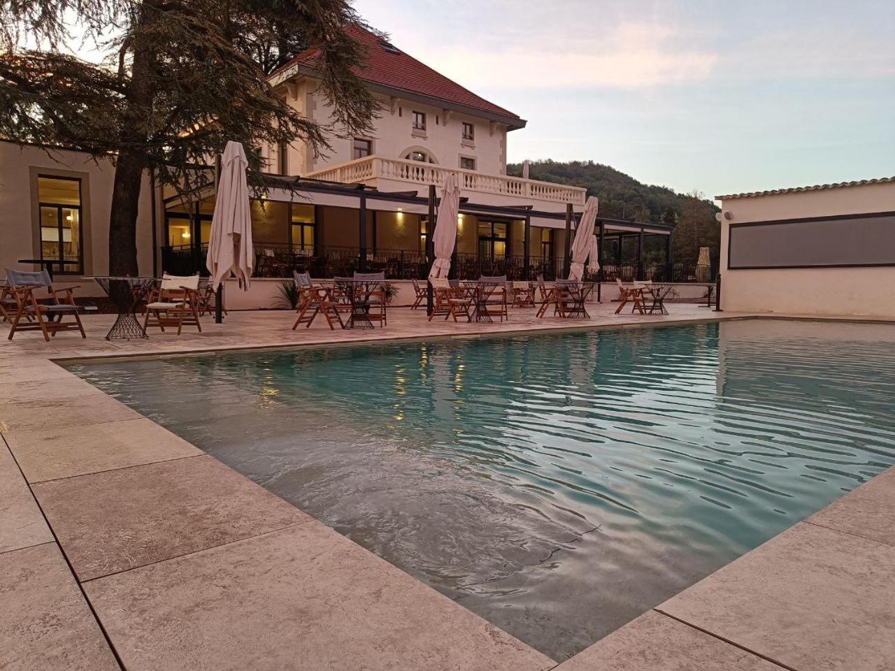 Hotel Sequoias Golf & Ressort Ruy-Montceau Exteriér fotografie