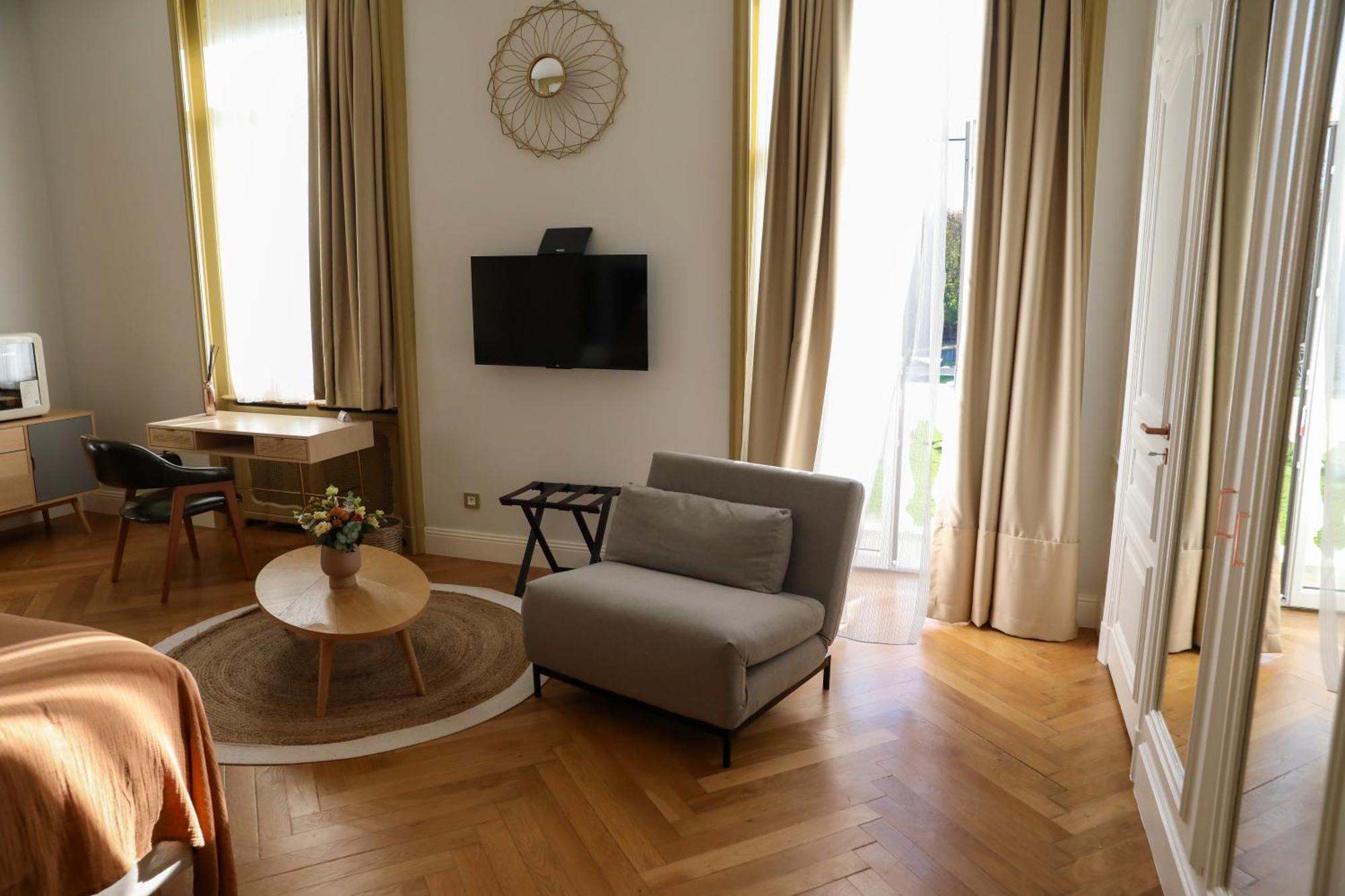 Hotel Sequoias Golf & Ressort Ruy-Montceau Exteriér fotografie