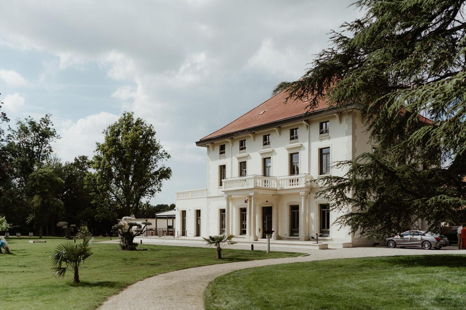 Hotel Sequoias Golf & Ressort Ruy-Montceau Exteriér fotografie